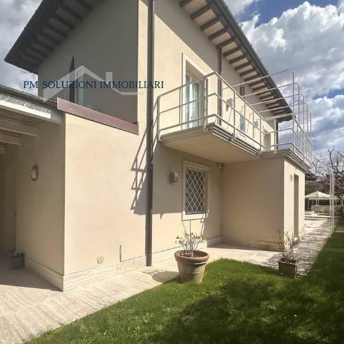 casa indipendente in vendita a Forte dei Marmi
