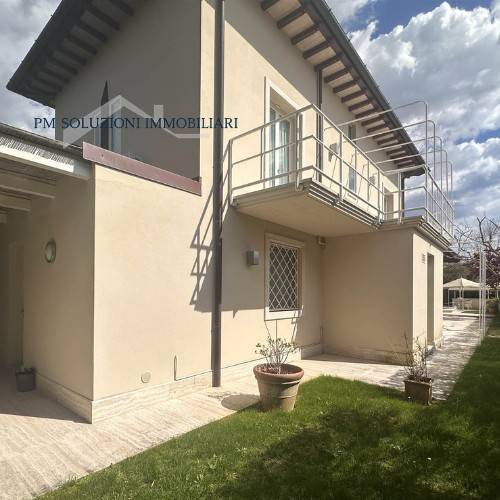 casa indipendente in vendita a Forte dei Marmi