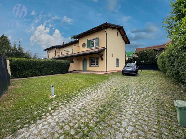 casa indipendente in vendita a Forte dei Marmi