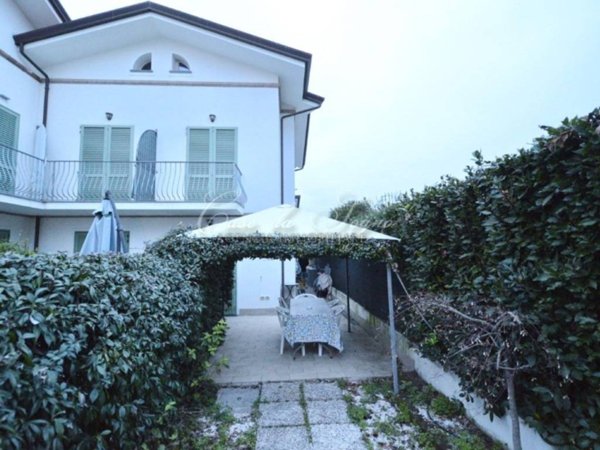 casa indipendente in vendita a Forte dei Marmi