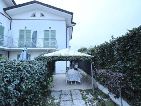 casa indipendente in vendita a Forte dei Marmi