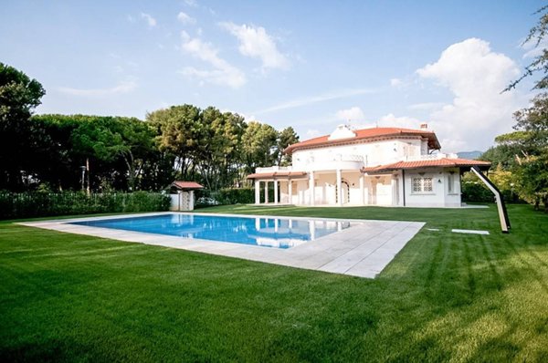 casa indipendente in vendita a Forte dei Marmi in zona Vittoria Apuana