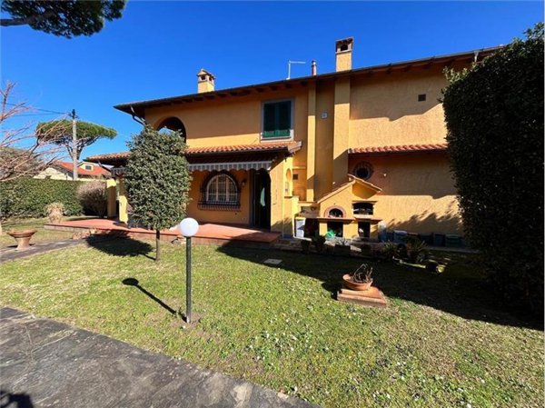 casa indipendente in vendita a Forte dei Marmi