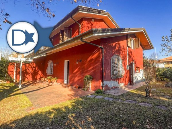 casa indipendente in vendita a Forte dei Marmi in zona Vittoria Apuana