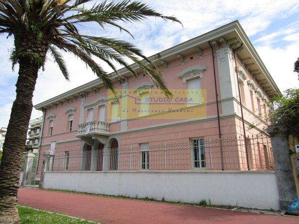 casa indipendente in vendita a Forte dei Marmi in zona Vittoria Apuana