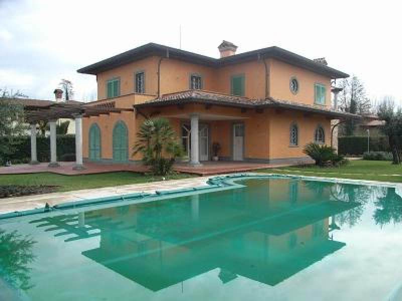 casa indipendente in vendita a Forte dei Marmi in zona Vittoria Apuana