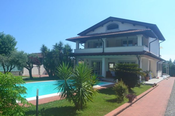 appartamento in vendita a Forte dei Marmi in zona Vaiana