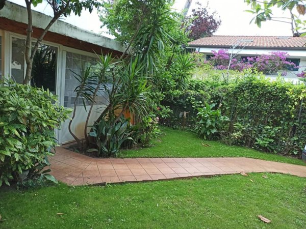 casa indipendente in vendita a Forte dei Marmi in zona Vittoria Apuana