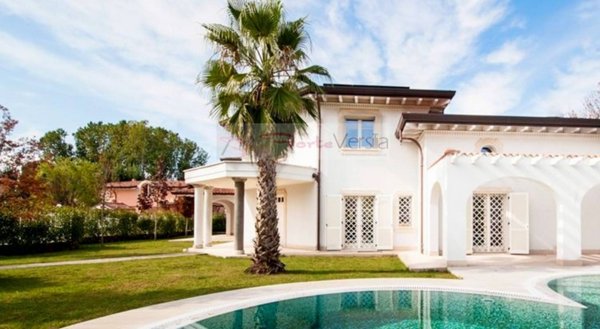 casa indipendente in vendita a Forte dei Marmi