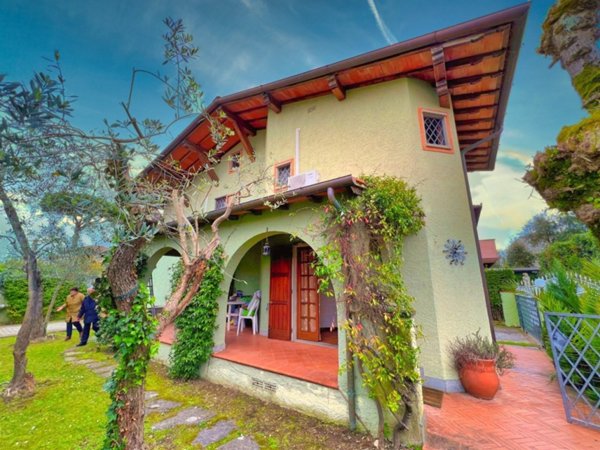 casa indipendente in vendita a Forte dei Marmi