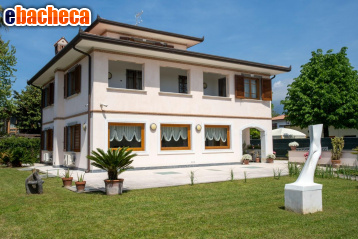 casa indipendente in vendita a Forte dei Marmi