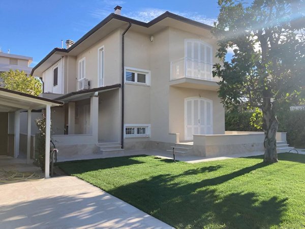 casa indipendente in vendita a Forte dei Marmi