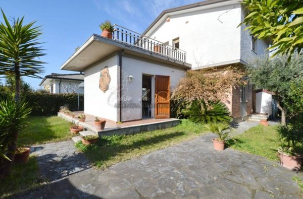 casa indipendente in vendita a Forte dei Marmi
