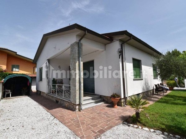 casa indipendente in vendita a Forte dei Marmi in zona Vittoria Apuana