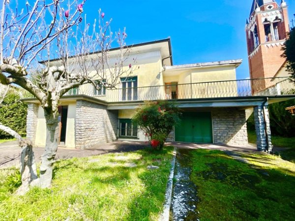 casa indipendente in vendita a Forte dei Marmi