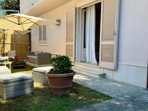 casa indipendente in vendita a Forte dei Marmi