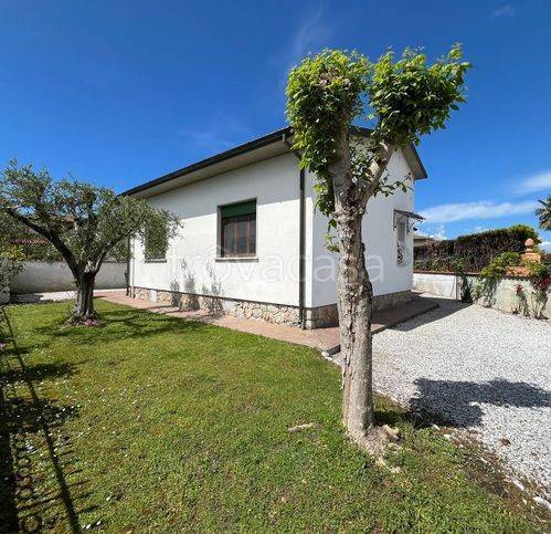 casa indipendente in vendita a Forte dei Marmi in zona Vittoria Apuana