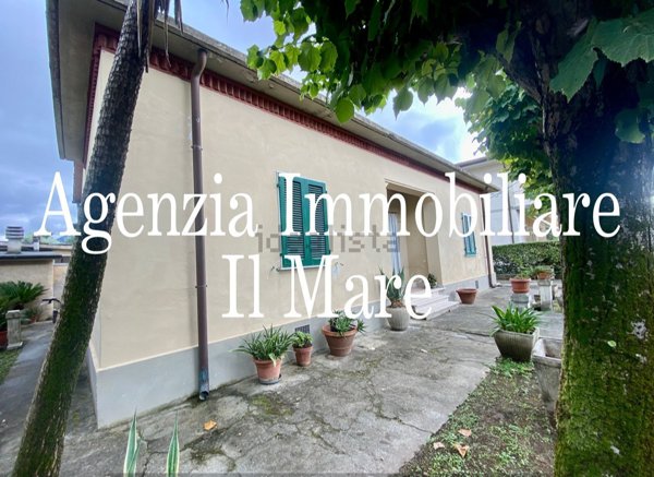 casa indipendente in vendita a Forte dei Marmi