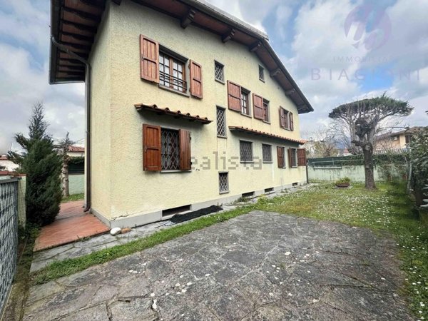 casa indipendente in vendita a Forte dei Marmi