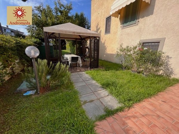 casa indipendente in vendita a Forte dei Marmi