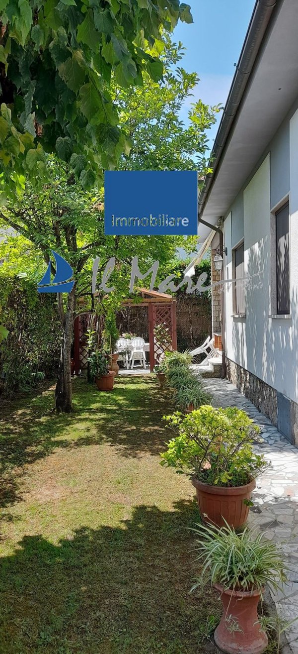 casa indipendente in vendita a Forte dei Marmi