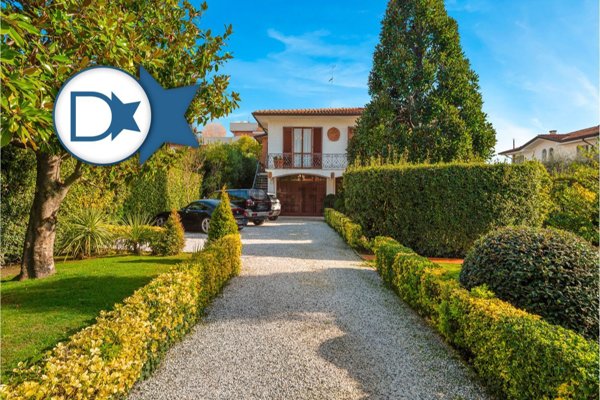 casa indipendente in vendita a Forte dei Marmi