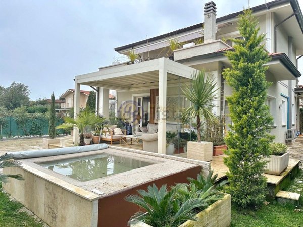 casa indipendente in vendita a Forte dei Marmi