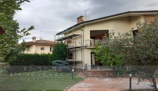 casa indipendente in vendita a Forte dei Marmi in zona Vittoria Apuana