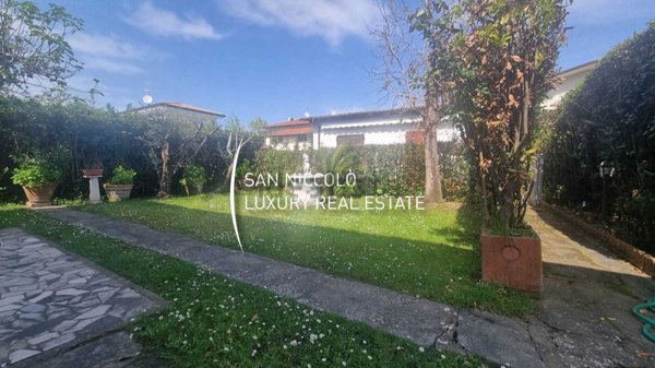 casa indipendente in vendita a Forte dei Marmi