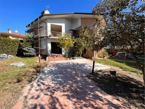 casa indipendente in vendita a Forte dei Marmi
