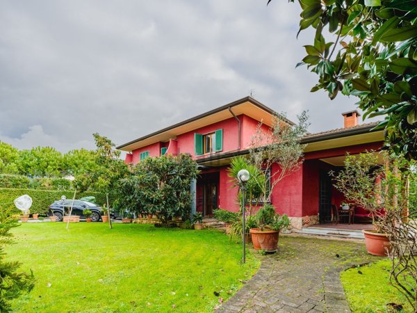 casa indipendente in vendita a Forte dei Marmi