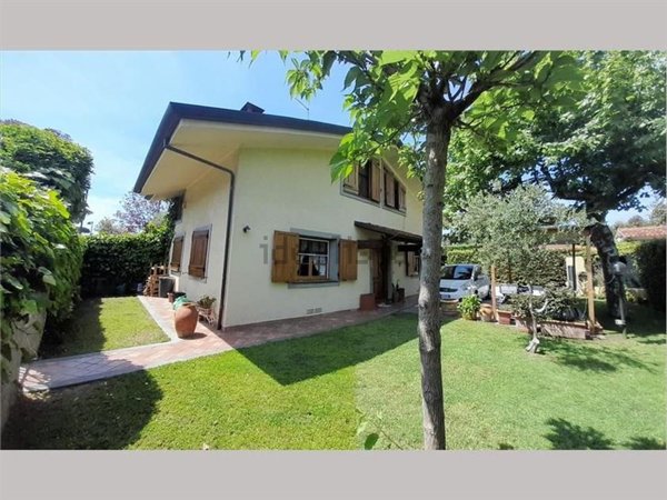 casa indipendente in vendita a Forte dei Marmi