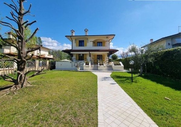 casa indipendente in vendita a Forte dei Marmi