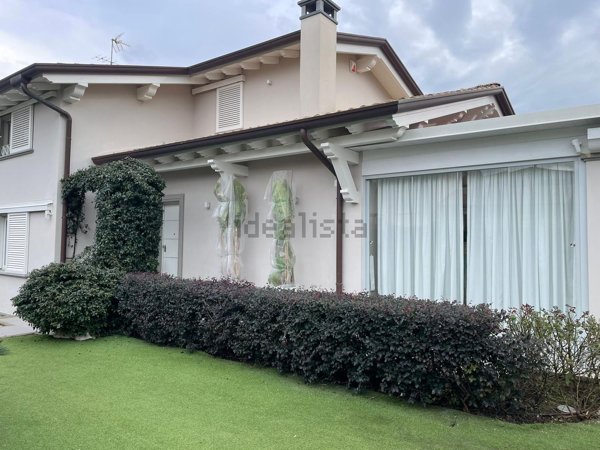 casa indipendente in vendita a Forte dei Marmi