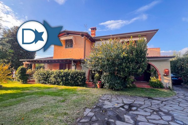 casa indipendente in vendita a Forte dei Marmi in zona Vaiana