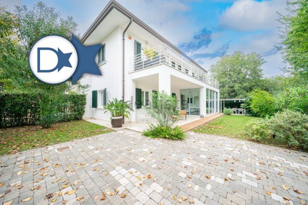 casa indipendente in vendita a Forte dei Marmi