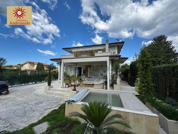 casa indipendente in vendita a Forte dei Marmi
