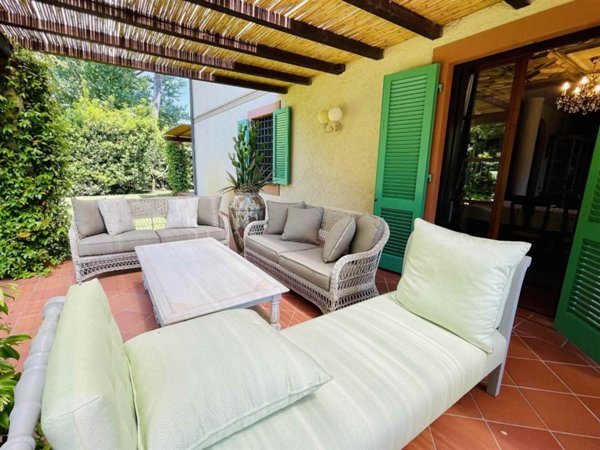 casa indipendente in vendita a Forte dei Marmi in zona Vittoria Apuana