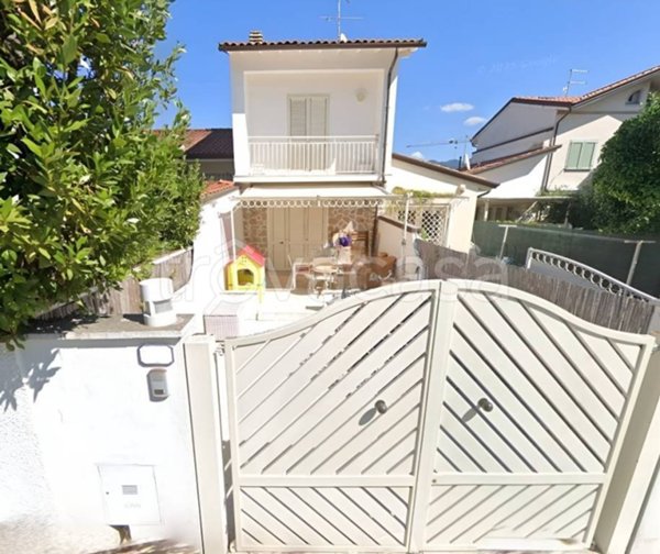 casa indipendente in vendita a Forte dei Marmi