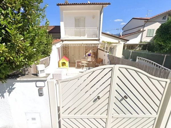 casa indipendente in vendita a Forte dei Marmi