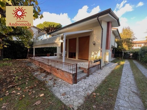 casa indipendente in vendita a Forte dei Marmi in zona Vittoria Apuana