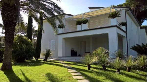 casa indipendente in vendita a Forte dei Marmi in zona Roma Imperiale