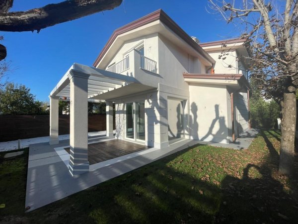 casa indipendente in vendita a Forte dei Marmi