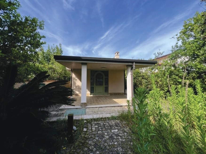 appartamento in vendita a Forte dei Marmi in zona Vittoria Apuana