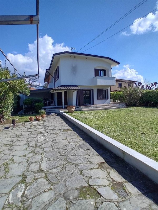 casa indipendente in vendita a Forte dei Marmi in zona Vittoria Apuana
