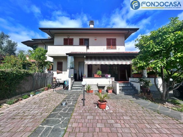 casa indipendente in vendita a Forte dei Marmi