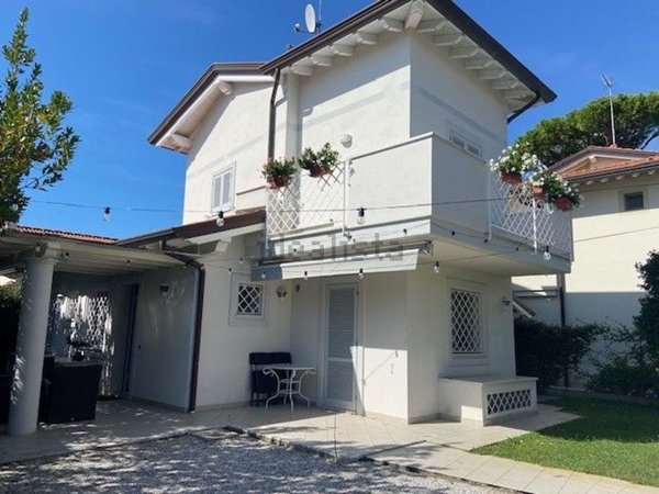 casa indipendente in vendita a Forte dei Marmi