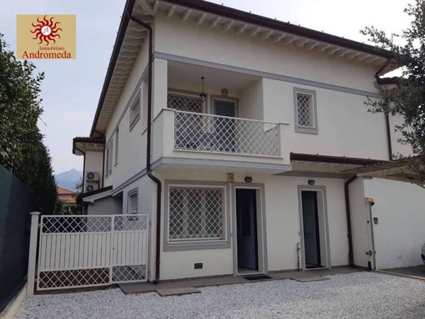 casa indipendente in vendita a Forte dei Marmi