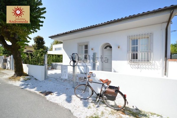 casa indipendente in vendita a Forte dei Marmi