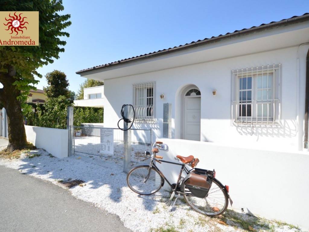 casa indipendente in vendita a Forte dei Marmi